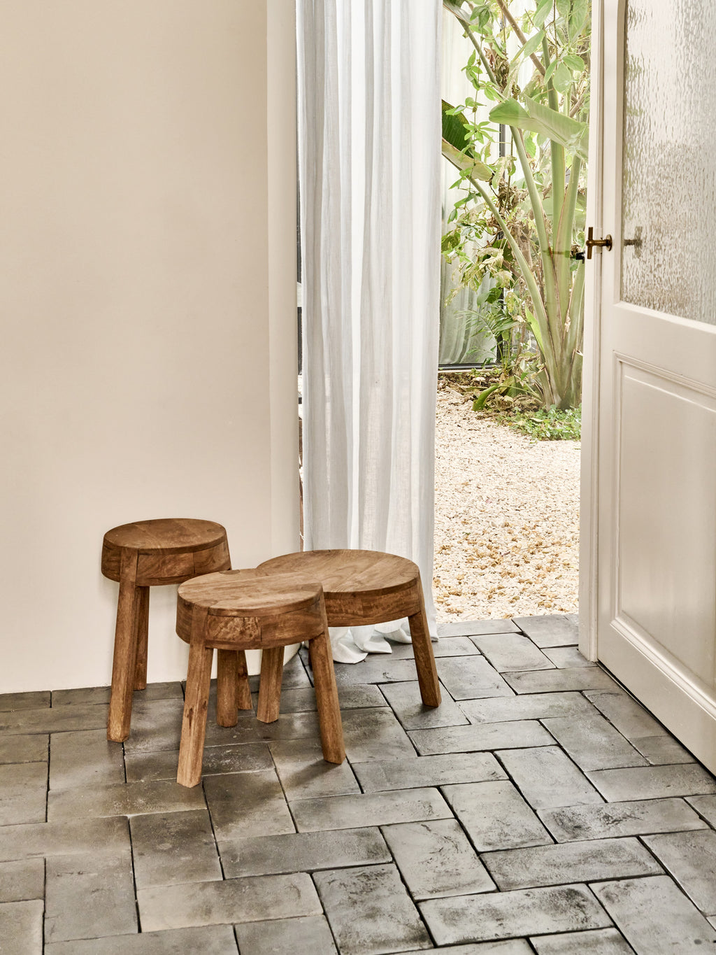 PABLO - stool/side table - mango wood - DIA 27 x H 42 cm - brown