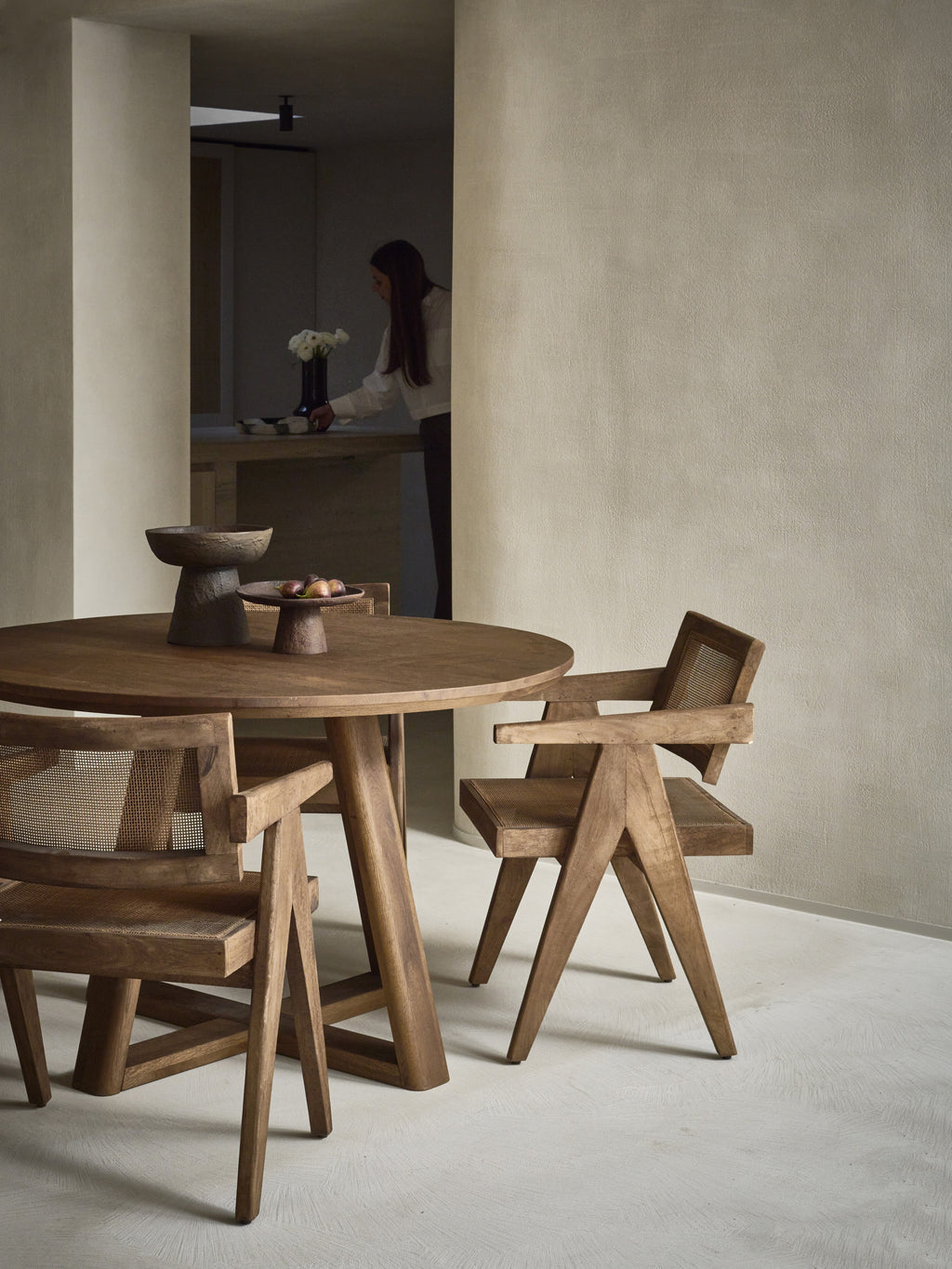 PLATO - table - oak - DIA 150 x H 76 cm - walnut