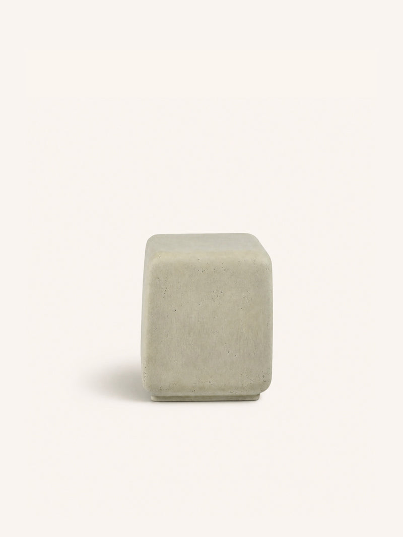 MAKURA - stool - fiber cement - L 40 x W 40 x H 47 cm - off-white