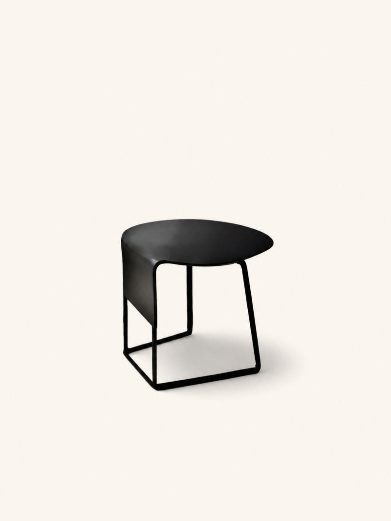 TILT - side table - metal - DIA 45 x H 40 cm - black