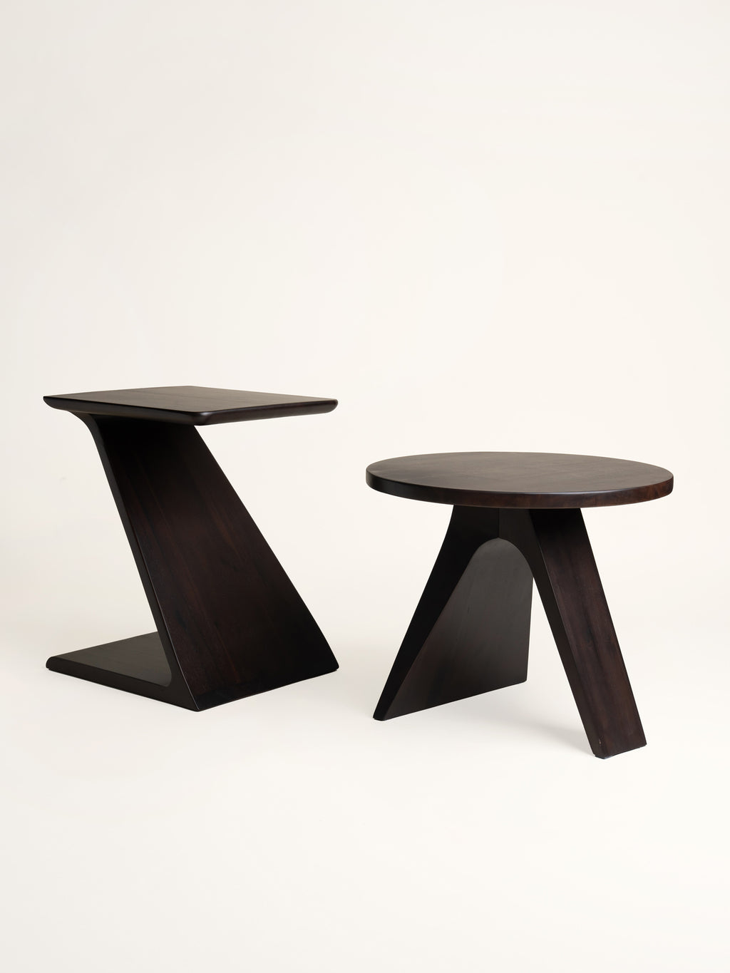 OBLO - bijzettafel - acacia hout - L 45 x W 40 x H 56 cm - walnoot