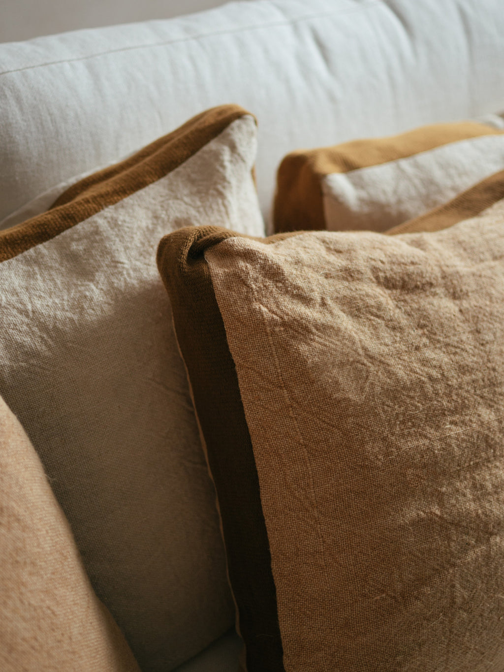 ALPHA CLASSICS - cushion - linen - L 45 x W 45 cm - ochre
