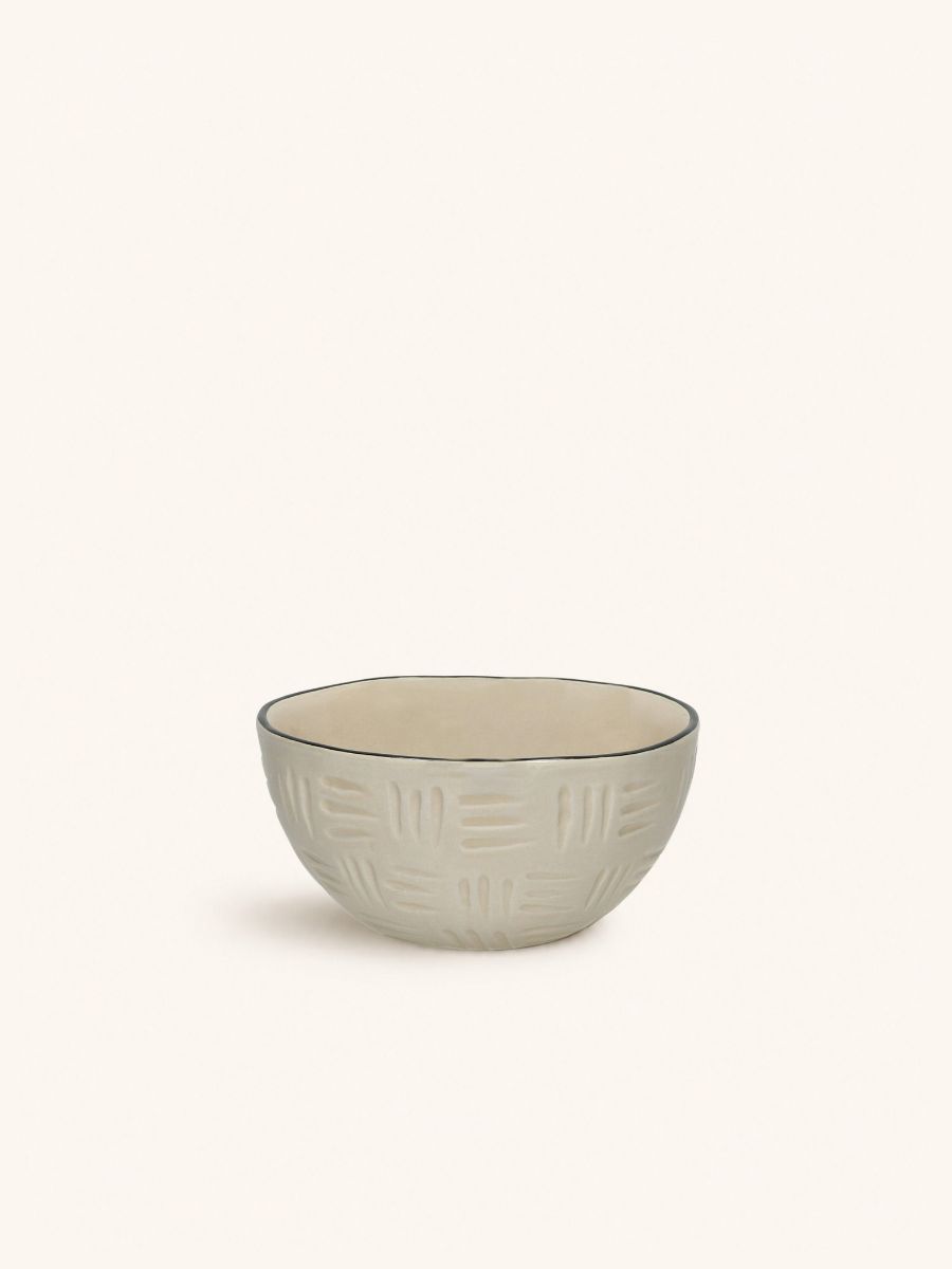 MEET THE KUTI'S - serveerkom - steengoed - DIA 17 x H 8,5 cm - ivoor