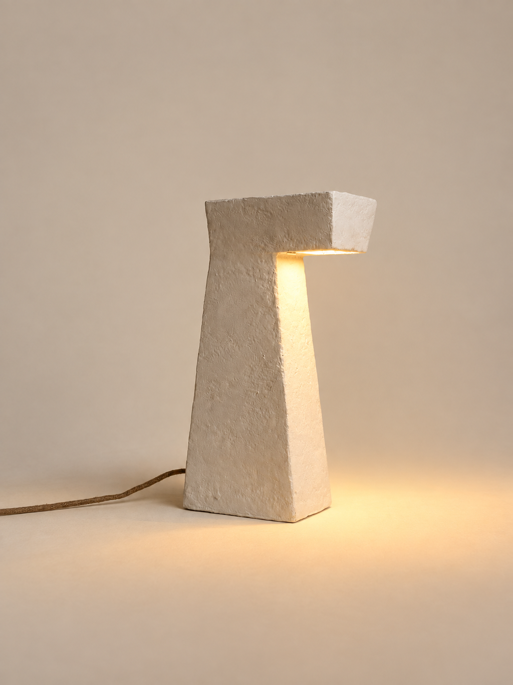 LITH - tafellamp - papier mâché - L 25 x W 20 x H 46 cm - gebroken wit