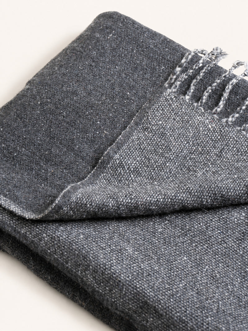 MAKALU - throw - recycled wool - L 170 x W 130 cm - charcoal