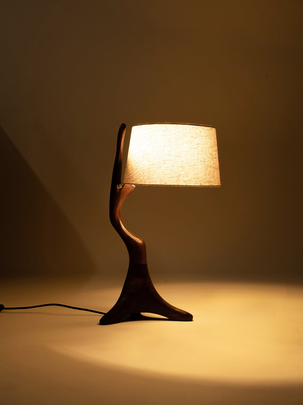 BRANCH - tafellamp - acacia hout - L 40 x W 30 x H 60 cm - roodbruin