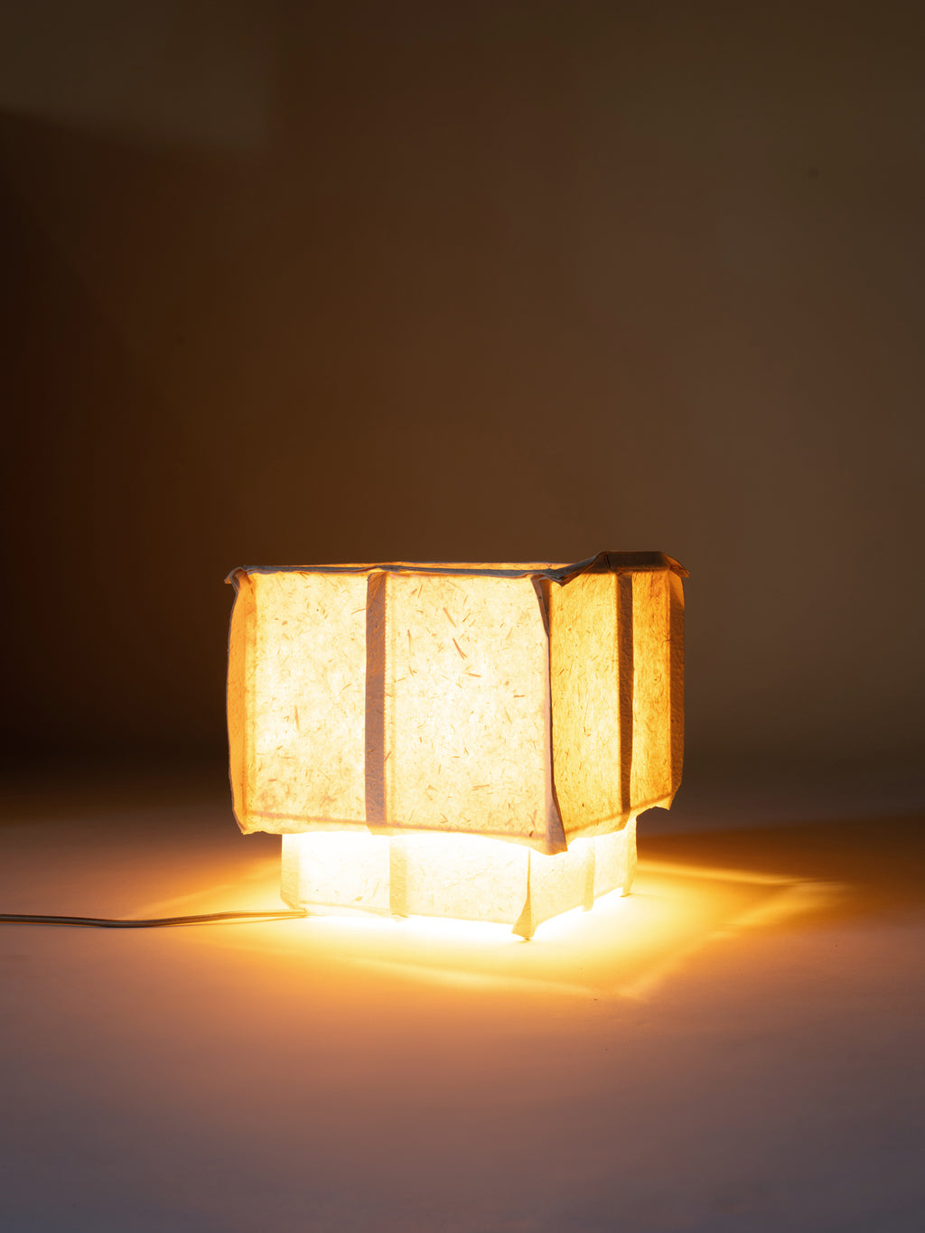 VENA - lampada da tavolo - carta - L 28 x W 28 x H 30 cm - bianco