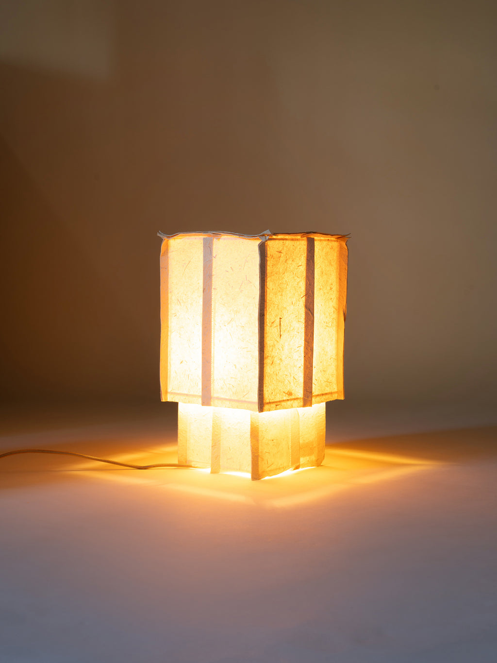 VENA - lampe de table - papier - L 22 x W 22 x H 40 cm - blanc